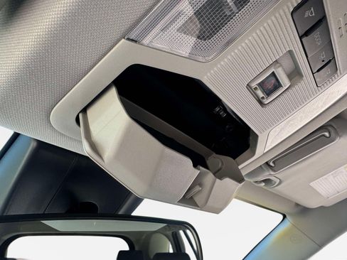 Certified 2025 Toyota RAV4 XLE AWD/4WD image 38