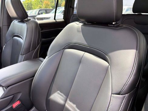 New 2026 Jeep Grand Cherokee Limited w/ Limited Altitude Package AWD/4WD image 11