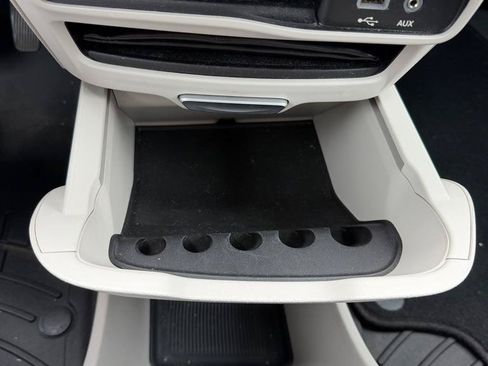 Used 2017 Chrysler Pacifica Touring-L FWD image 18