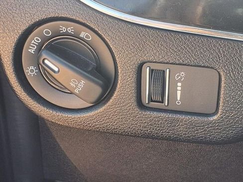 Used 2019 Dodge Grand Caravan SE image 14