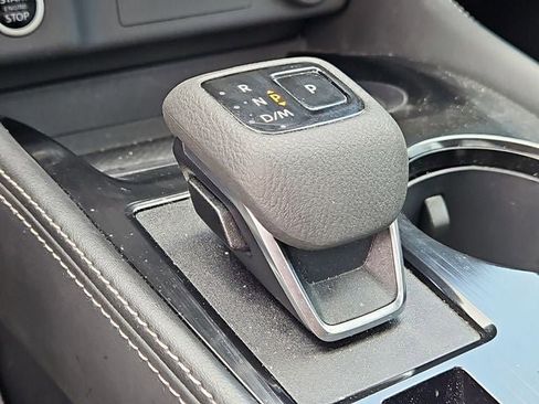 Used 2023 Nissan Rogue SL image 18