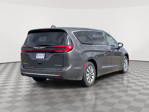 Used 2022 Chrysler Pacifica Touring-L image 7