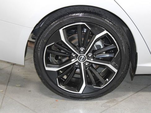 Used 2024 Nissan Altima 2.5 SR image 13