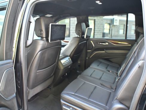 Used 2022 Cadillac Escalade ESV Luxury AWD/4WD image 9