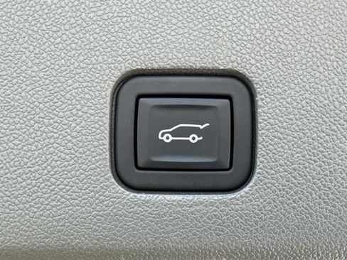 Used 2023 Cadillac XT6 Premium Luxury w/ Technology Package FWD image 12