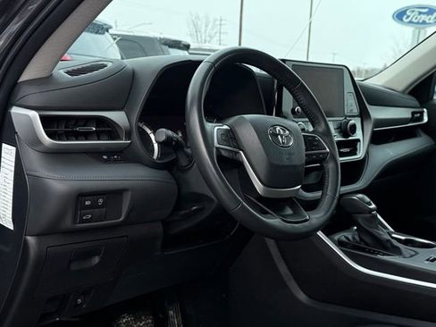 Used 2024 Toyota Highlander LE image 12
