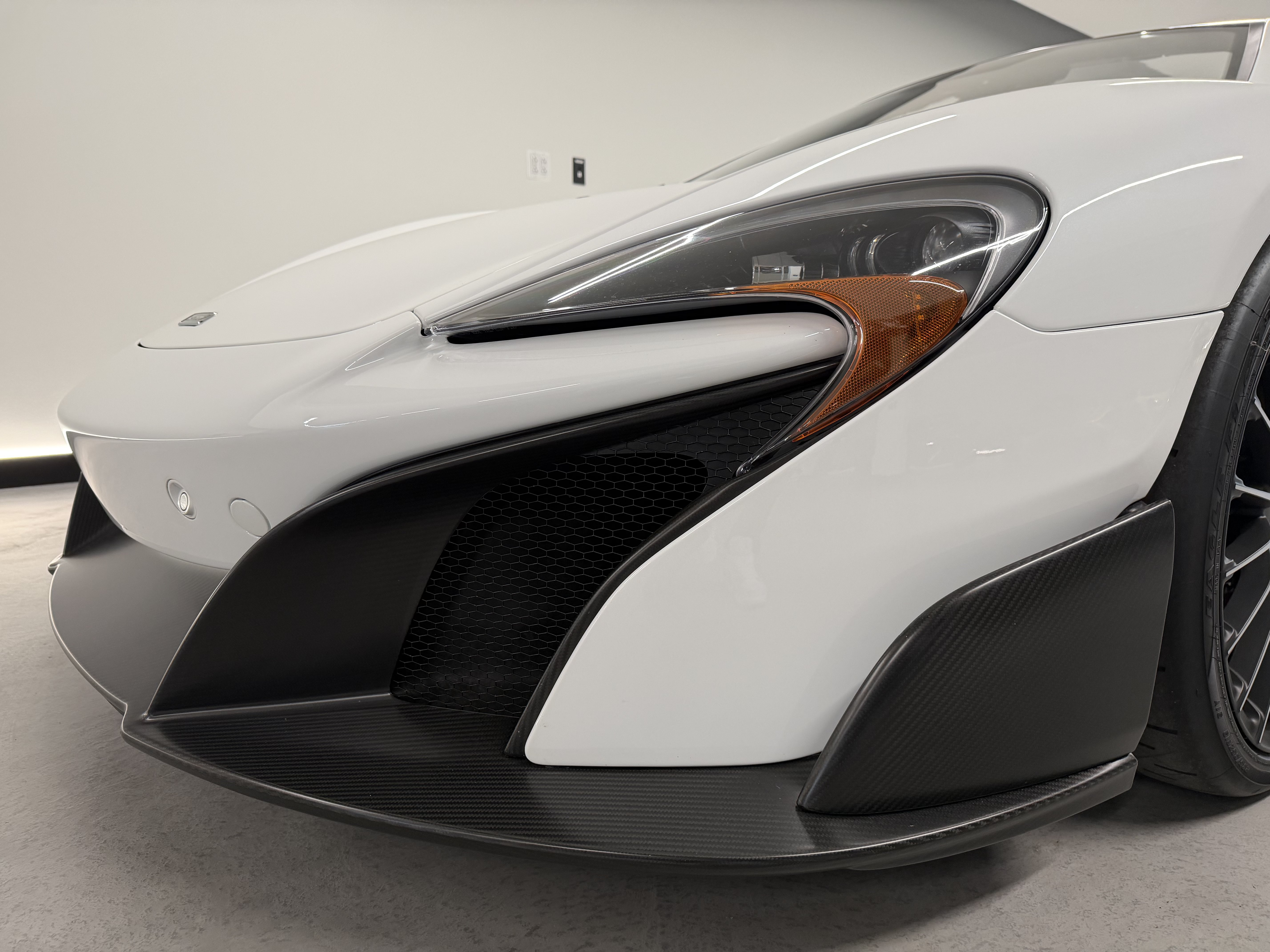 Used 2016 McLaren 675LT Spider RWD image 14