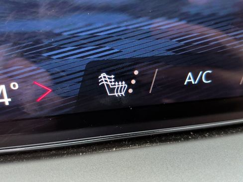 Used 2025 Chevrolet Traverse LT w/ Driver Confidence Package image 25