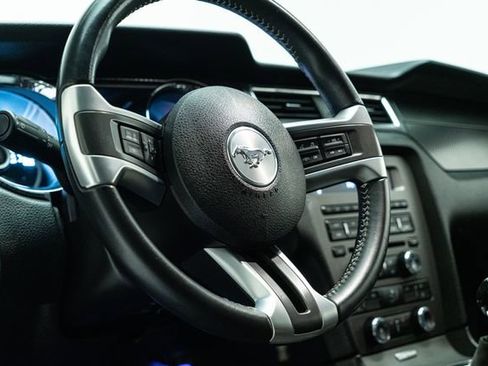 Used 2013 Ford Mustang GT Premium image 25
