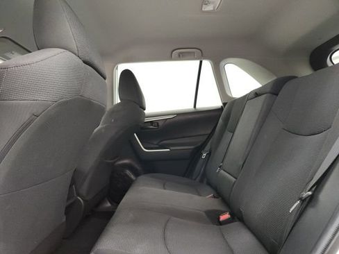Used 2021 Toyota RAV4 LE FWD image 10