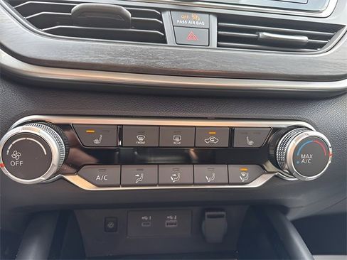 Used 2024 Nissan Altima 2.5 SV w/ SV Premium Package image 31