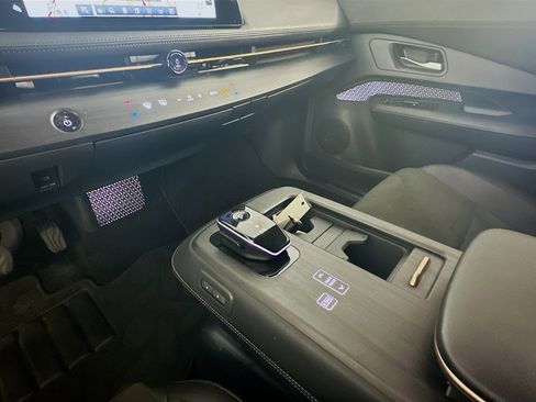Used 2024 Nissan Ariya AWD image 25