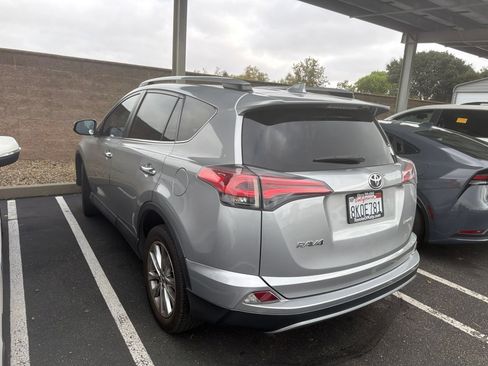 Used 2018 Toyota RAV4 Limited FWD image 5