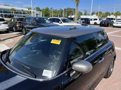 Used 2022 MINI Cooper 2-Door Hardtop image 41