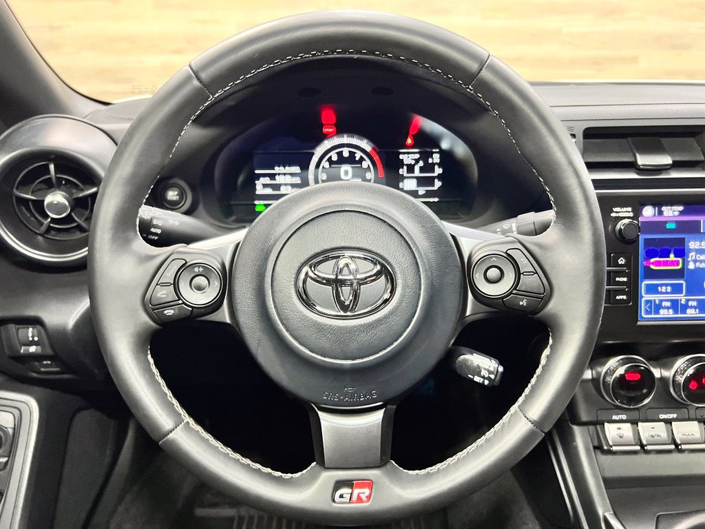 Used 2023 Toyota GR86 Premium w/ ALL Weather Mat Package (TMS) RWD image 4