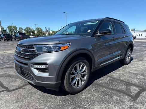 Used 2024 Ford Explorer XLT w/ Equipment Group 202A AWD/4WD image 4
