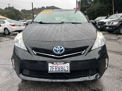 Used 2014 Toyota Prius V Three image 2