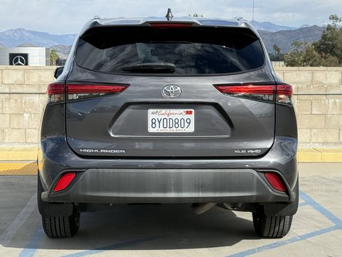 Used 2020 Toyota Highlander XLE image 10