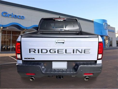 New 2026 Honda Ridgeline Black Edition image 4