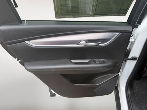 Used 2022 Cadillac XT5 Luxury w/ LPO, Floor Liner Package AWD/4WD image 18