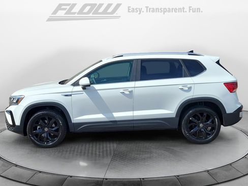 Certified 2023 Volkswagen Taos SE w/ Panoramic Sunroof Package FWD image 5