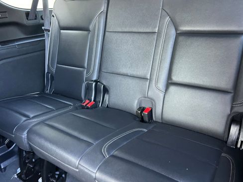 Used 2023 Chevrolet Suburban Premier image 15