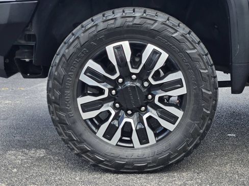 Used 2024 GMC Sierra 2500 Denali Ultimate AWD/4WD image 11