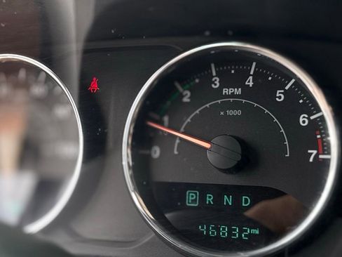 Used 2016 Jeep Wrangler Rubicon w/ Power Convenience Group image 23