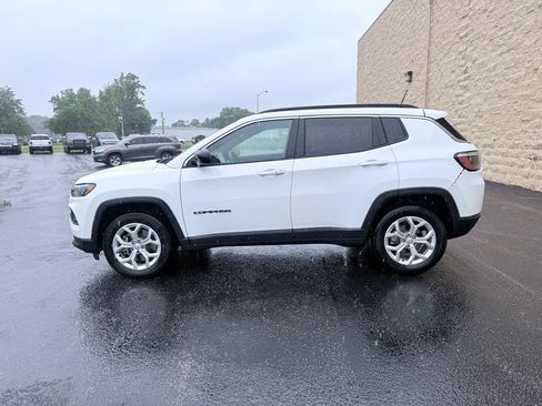 Used 2024 Jeep Compass Latitude AWD/4WD image 2
