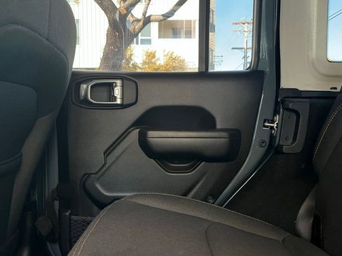 Used 2024 Jeep Wrangler Unlimited image 16