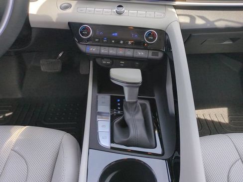 Used 2025 Hyundai Elantra Limited FWD image 18