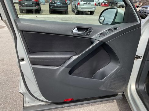 Used 2010 Volkswagen Tiguan S image 24