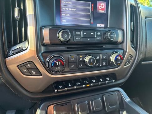Used 2016 GMC Sierra 2500 Denali w/ Duramax Plus Package AWD/4WD image 30
