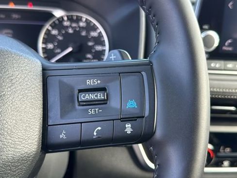 Used 2025 Nissan Rogue SV image 20