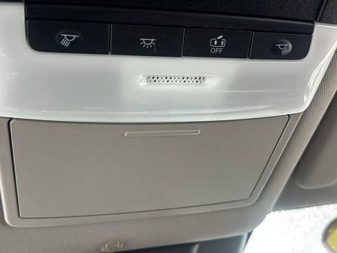 Used 2023 Nissan Rogue SV image 30