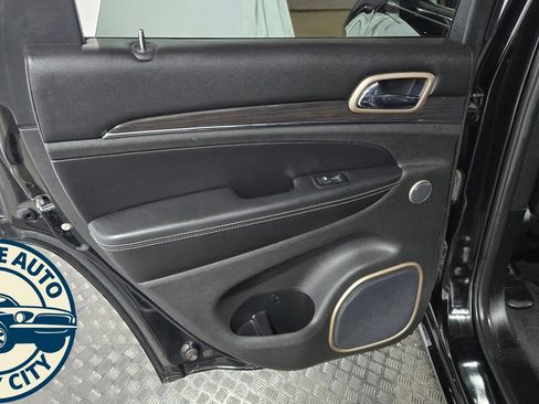 Used 2017 Jeep Grand Cherokee Overland AWD/4WD image 32