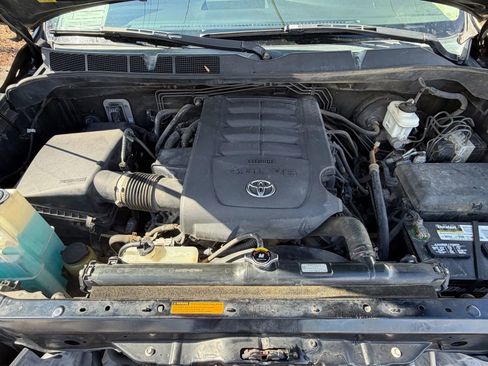 Used 2011 Toyota Tundra SR5 w/ Tow Pkg image 6