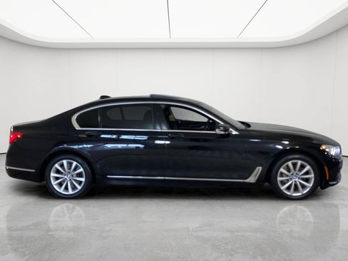 Used 2017 BMW 740i xDrive AWD/4WD image 37