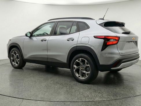 Used 2025 Chevrolet Trax LT image 6
