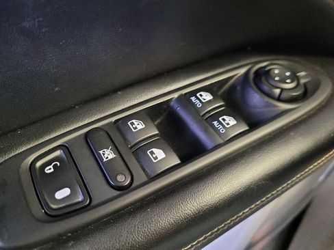 Used 2018 Jeep Compass Latitude w/ Popular Equipment Group FWD image 27