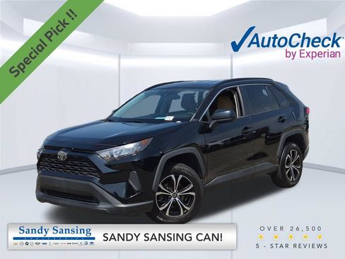 Used 2021 Toyota RAV4 LE FWD image 1