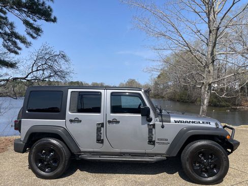 Used 2016 Jeep Wrangler Unlimited Sport w/ Max Tow Package image 3