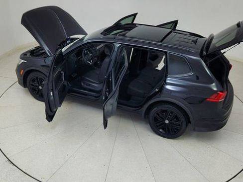 Used 2022 Volkswagen Tiguan SE R-Line image 87
