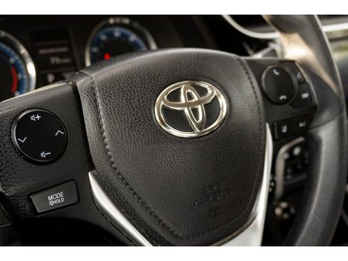 Used 2017 Toyota Corolla LE w/ Carpet Mat Package (TMS) image 27