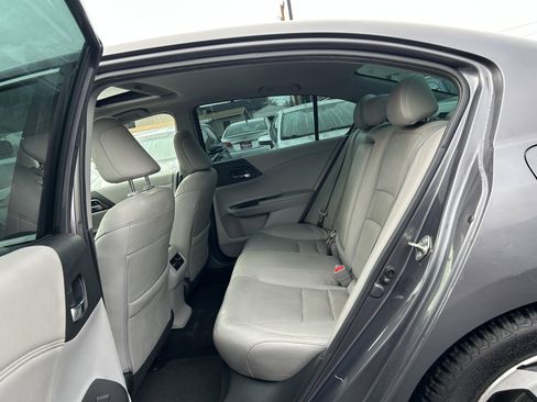 Used 2017 Honda Accord EX-L image 18