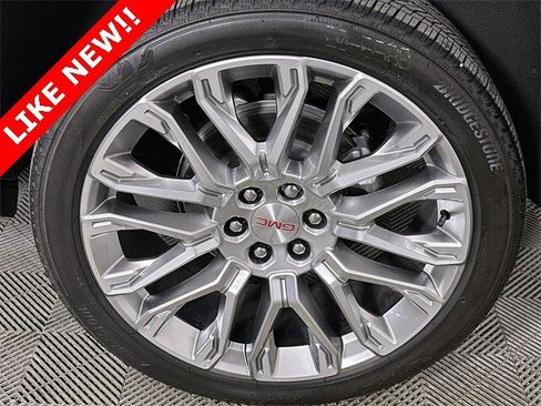 Used 2025 GMC Yukon Denali w/ Denali Reserve Package image 34