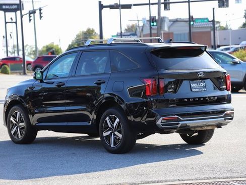 Used 2021 Kia Sorento EX w/ Panoramic Sunroof Package image 2