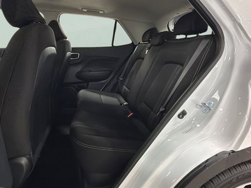 Used 2025 Hyundai Venue SEL FWD image 33