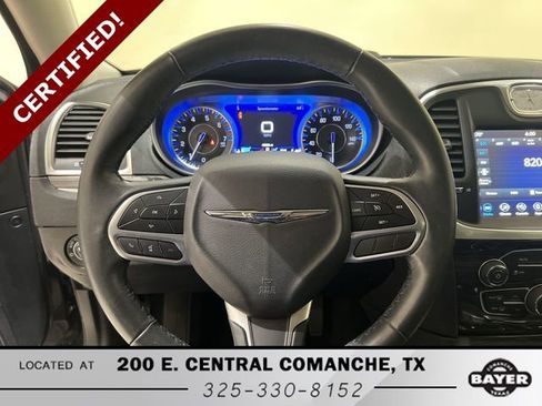 Used 2022 Chrysler 300 Touring L image 10