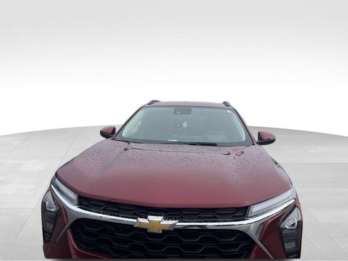 Certified 2025 Chevrolet Trax LT w/ LT Convenience Package FWD image 13